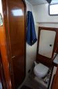 Solar Planet 51 Beneteau Idylle 15,5: Head/shower with access from Saloon and guest stateroom portside